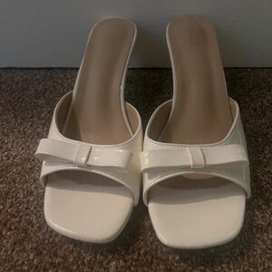 Elegant Cream Women's Mules with Bow Accent